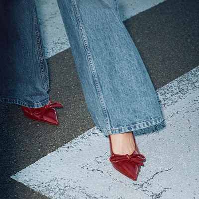 酒红色高跟鞋女2026早春新款尖头蝴蝶结细跟浅口单鞋性感包头凉鞋