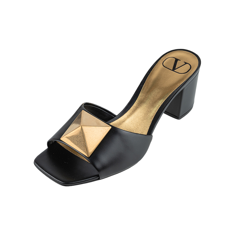 华伦天奴休闲经典铆钉拖鞋凉鞋女