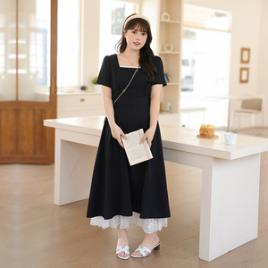 慕翎大码女装赫本风方领A字连衣裙夏胖mm黑色收腰显瘦气质长裙