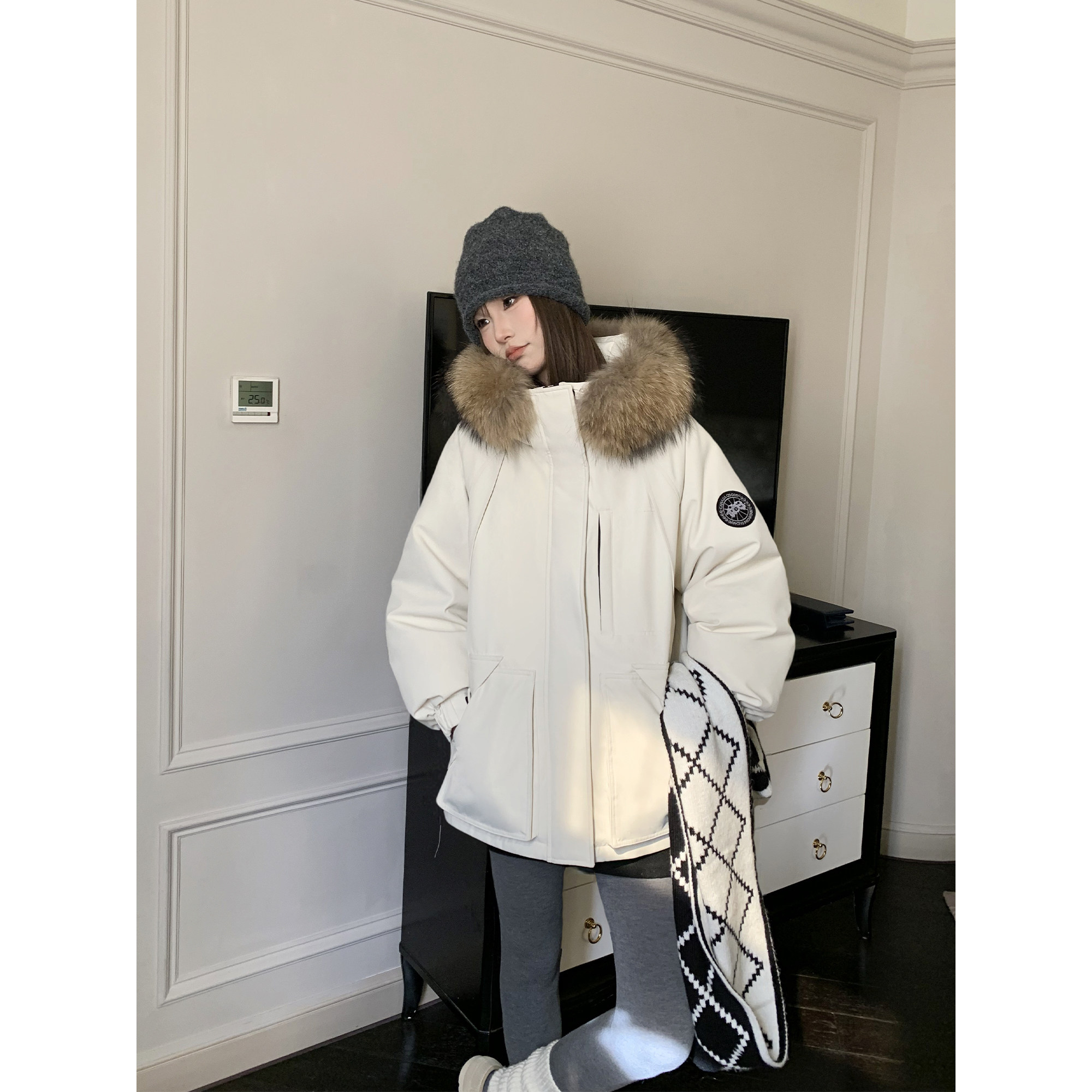 2026新款大毛领保暖短款羽绒服图片