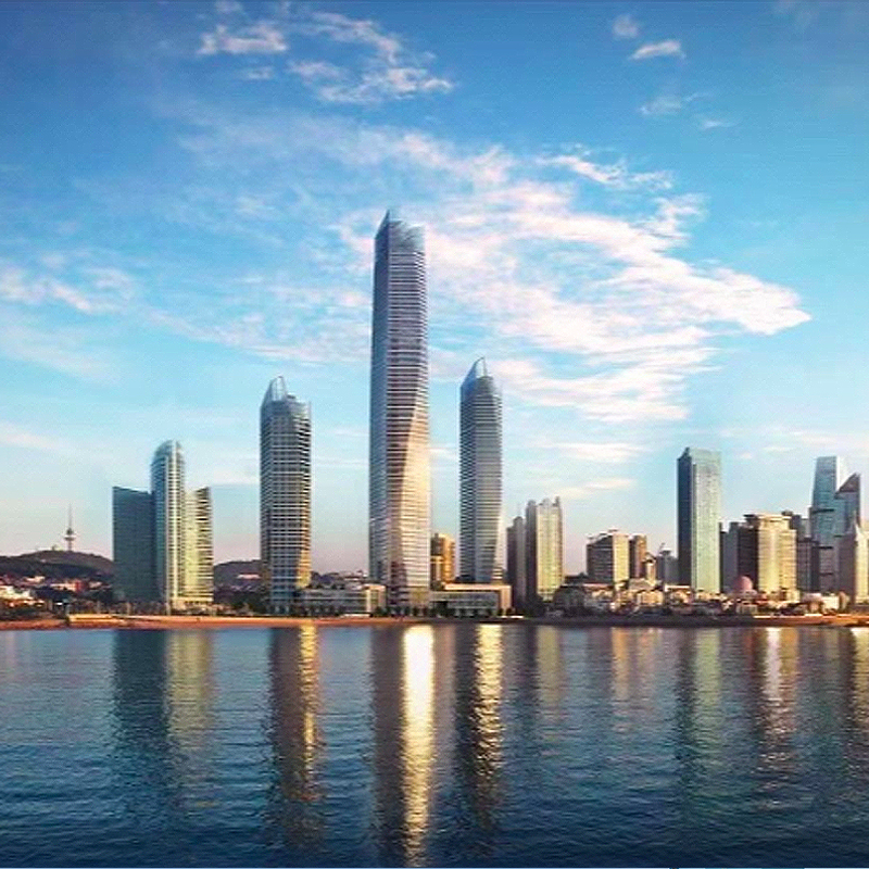 酒店地理位置卓越，位于青岛市区的人文核心区域 坐拥典藏级的山海美景，传承了岛城的百年经典 客房皆以自然入景，可将青岛的海景、山景、城景尽揽眼底