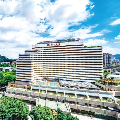酒店地处越秀市区，步行可达景点越秀山、中山纪念堂、南越王墓等 酒店内设棋牌室、健身室、洗衣店、银行等配套设施，尽享舒适便捷 闹中取静，岭南文化浓厚 商务房2晚可拆分，含中山纪念堂门票