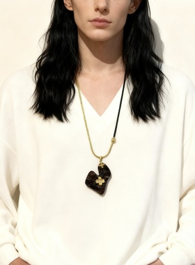 CHERIENIU檀木金色四叶花朵项链