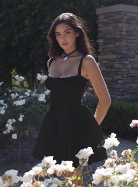 法式辣妹露背修身黑色吊带连衣裙性感绑带收腰连衣裙短裙