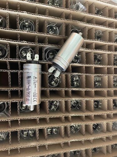 AV电容器  B32332-180    450V  10UF