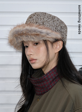 郑佰万 重磅推荐 时髦人字纹保暖骑士帽秋冬个性毛毛拼接马术帽女