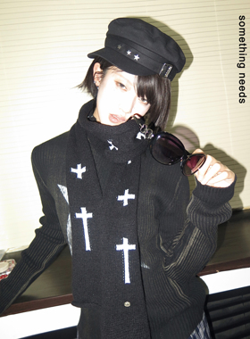 郑佰万 时髦亚比 个性十字架针织围脖冬酷感辣妹微朋克围巾巨吸睛