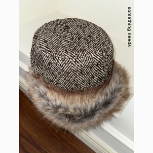 郑佰万 设计感仿皮草帽檐骑士帽女冬季千禧风高级感时髦马术帽潮