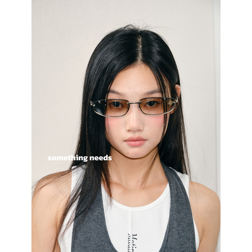 髦精个性辣妹墨镜女街拍凹造型