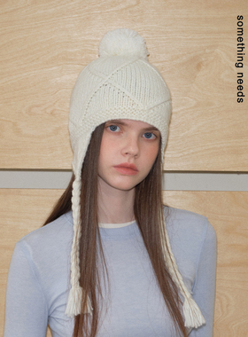 郑佰万 安东尼冬季针织保暖防风护耳帽盐味俏皮毛球辫子飞行帽女