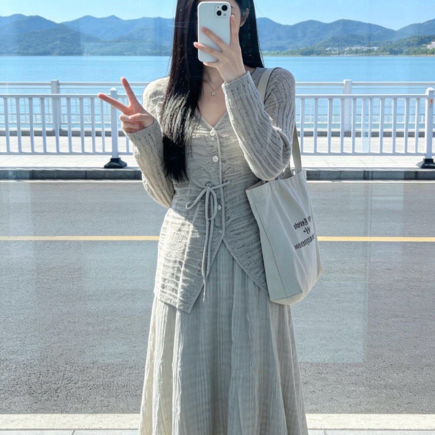 实拍实价 2026新款女装针织外套上衣搭配小格子半身裙两件套套装