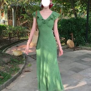 绿色气质V领荷叶边茶歇连衣裙女装2026夏季新款度假高级收腰长裙
