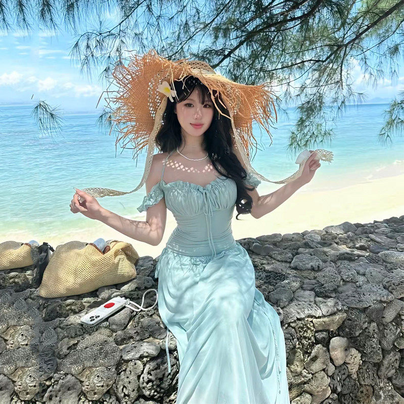 法式超仙方领一字肩连衣裙女夏季新款收腰显瘦海边度假风沙滩长裙