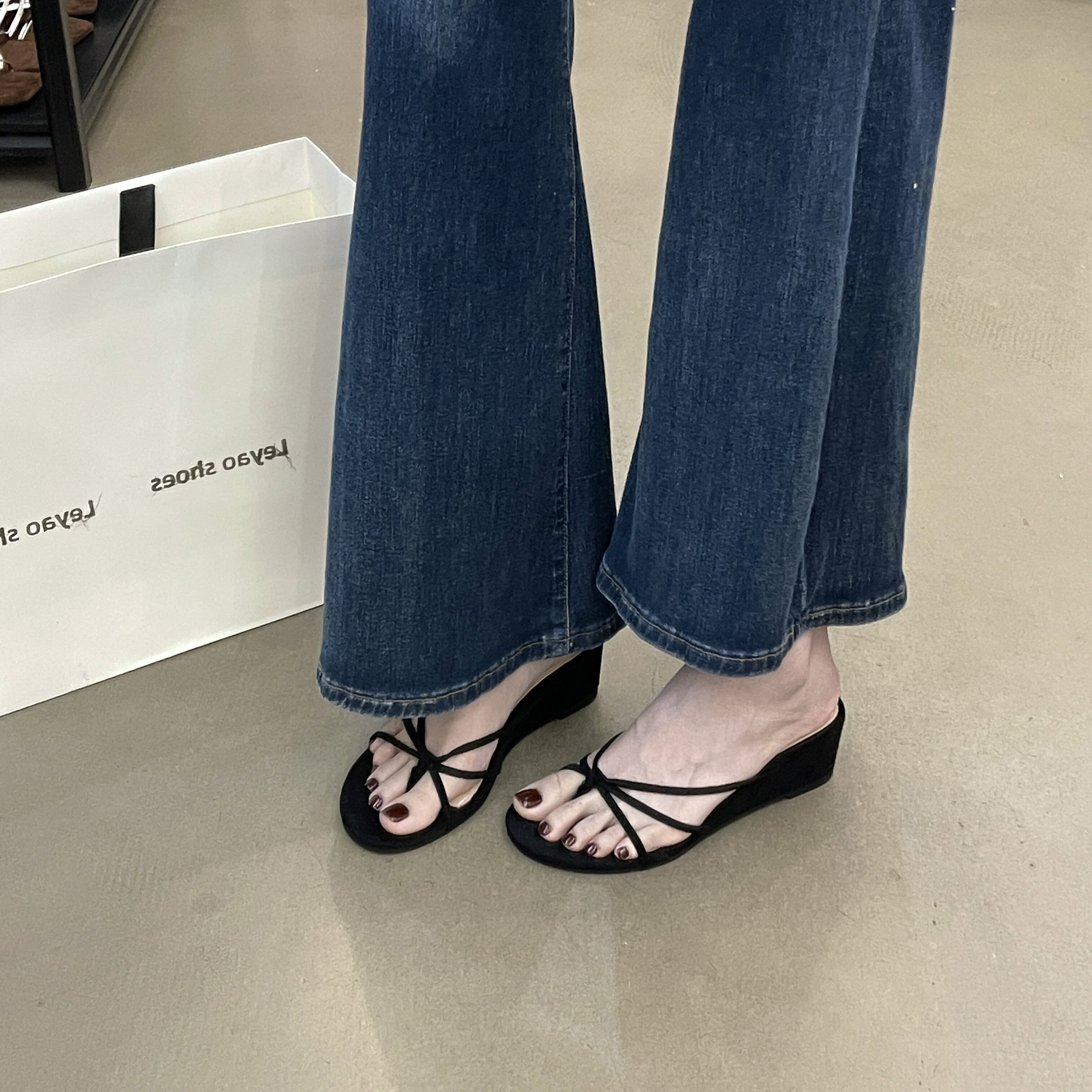 韩版坡跟套趾交叉带凉拖女夏黑色