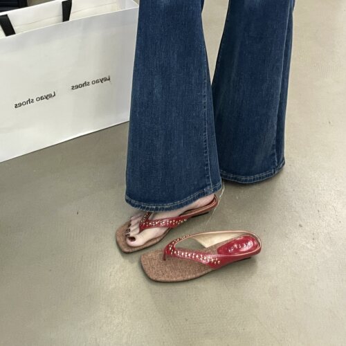 韩式铆钉厚底防滑夹趾人字拖女
