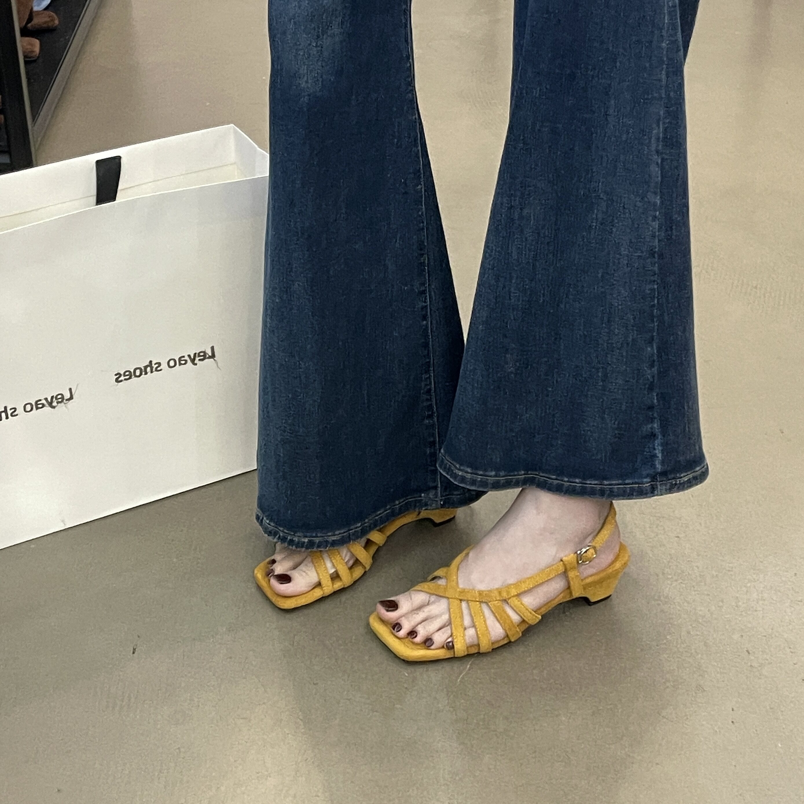 小众高级感交叉细带低跟一字拖女