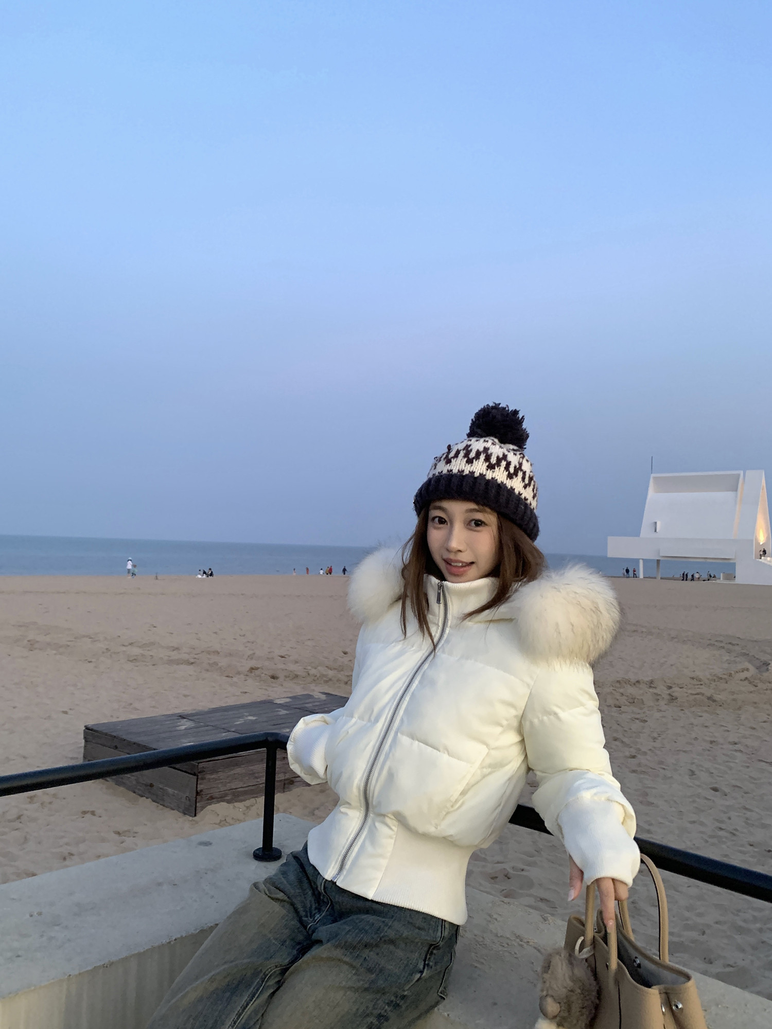 Women's 2025 Winter Short White Down Jacket with Large Fur Collar [90% White Duck Down, Extra Warm, Quilted Coat]