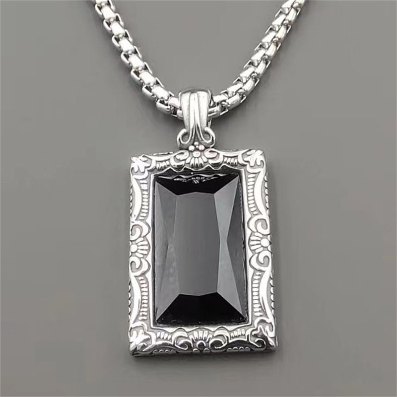 欧美复古黑宝石吊牌雕花图腾花边男钛钢吊坠项链个性霸气配饰品