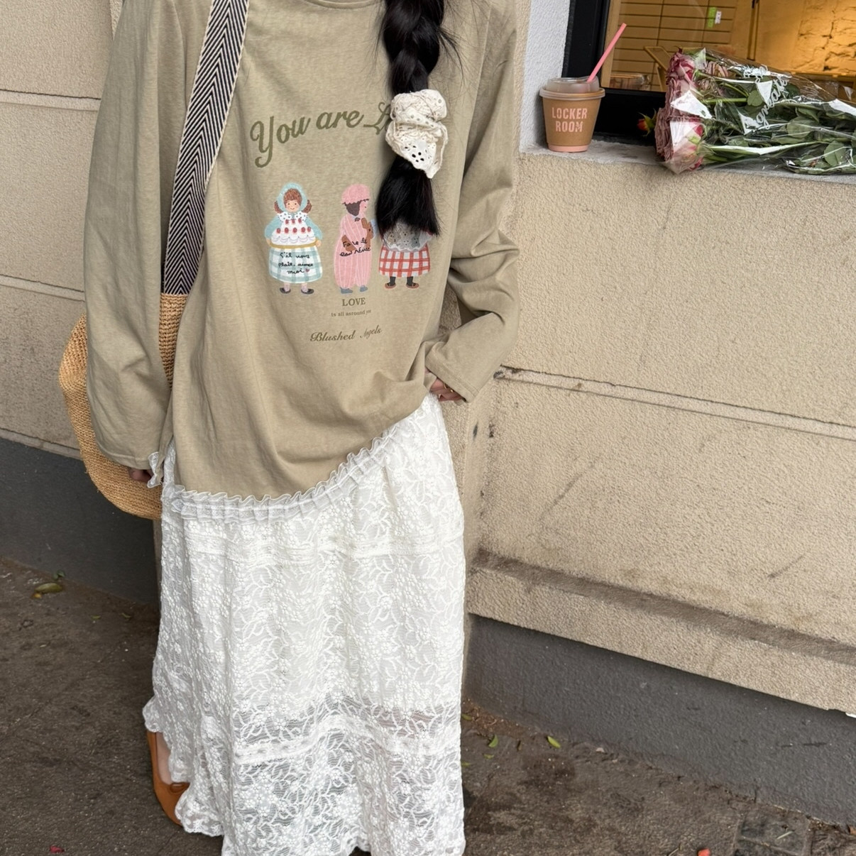圆领蕾丝花边长袖T恤女上衣