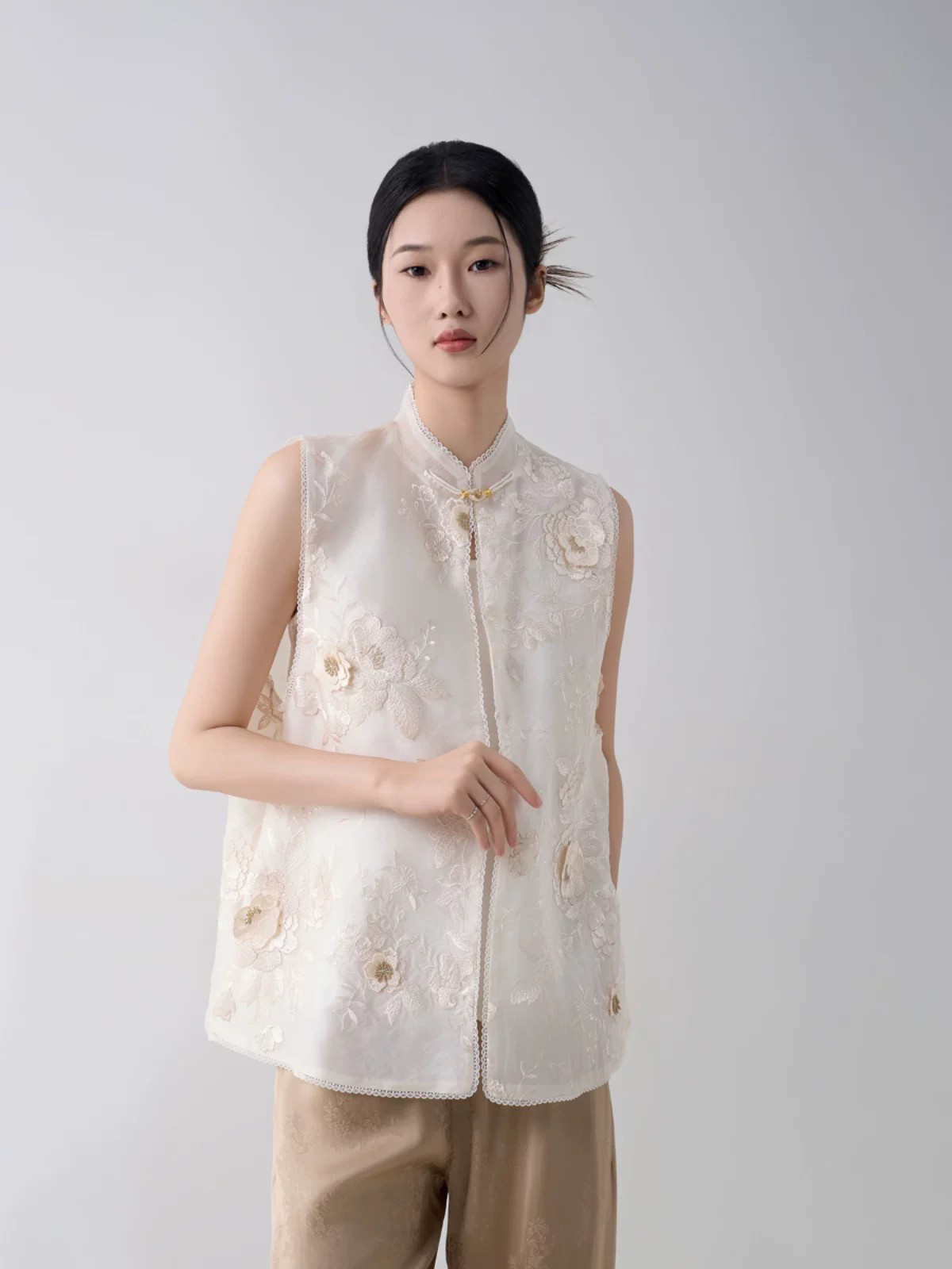 6姆米真丝欧根纱底手工钉珠重工立体绣马甲衬衫防晒衣连衣裙面料