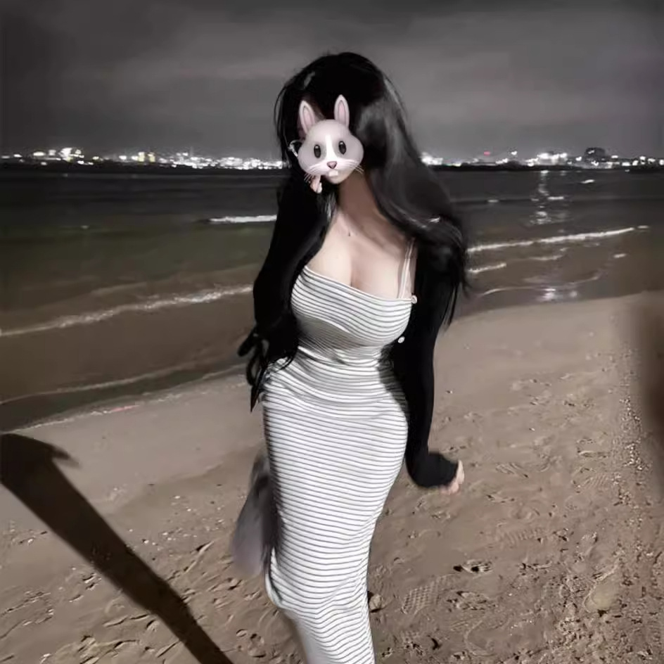 现货~韩国条纹吊带连衣裙紧身后开叉性感女人味长期度假