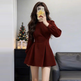 过年新年战袍红色高级感穿搭2026新款法式气质收腰洋装子女秋冬