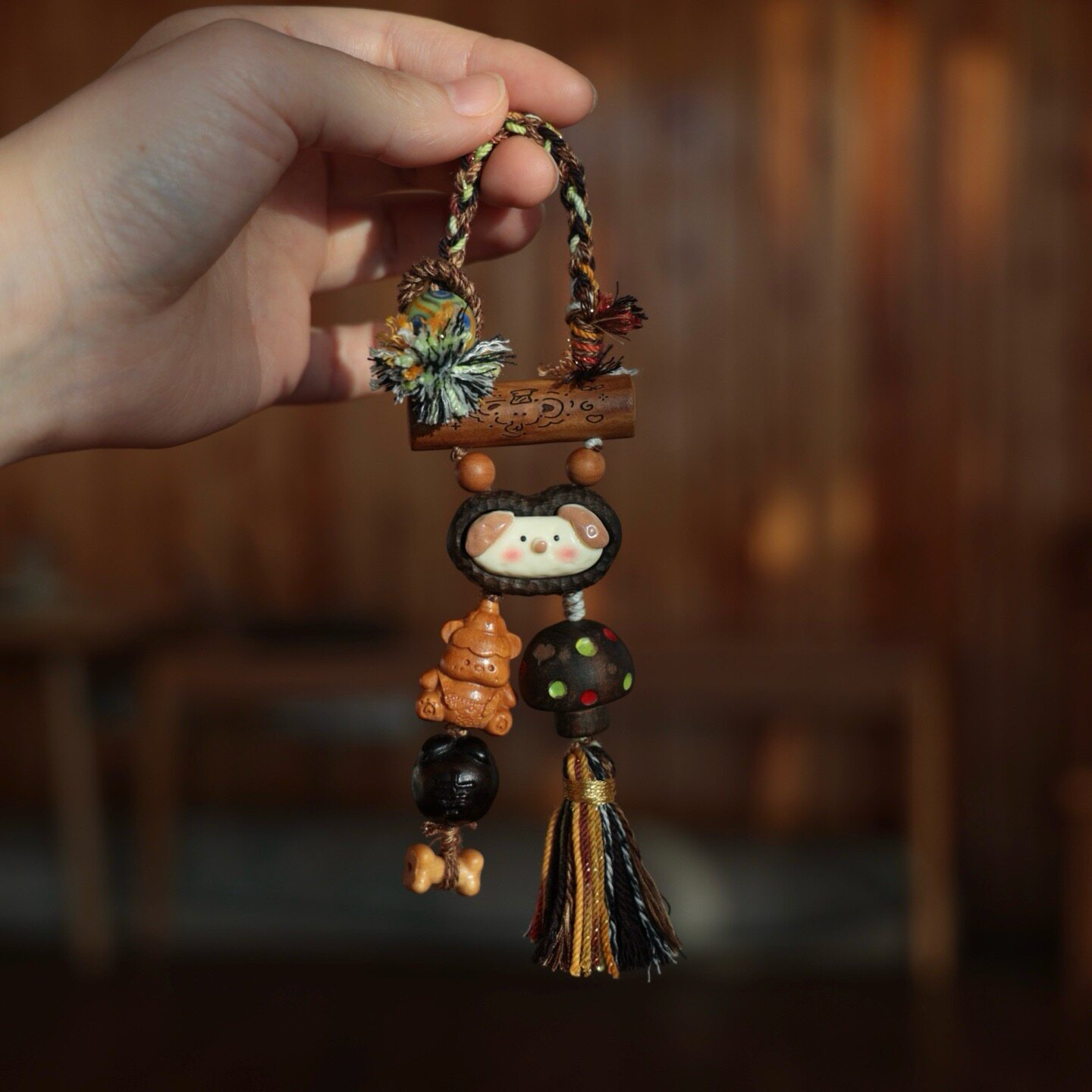 桃木二饼沉香镶嵌卡通小狗芭比檀小象骨头沉香彩绘蘑菇文玩包挂