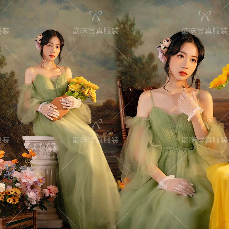 新款影楼主题个人外景旅拍法式复古油画风彩纱梦幻绿色轻婚纱礼服