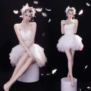 影楼新款 天鹅梦幻少女白色羽毛抹胸写真艺术照摄影服 芭蕾主题服装