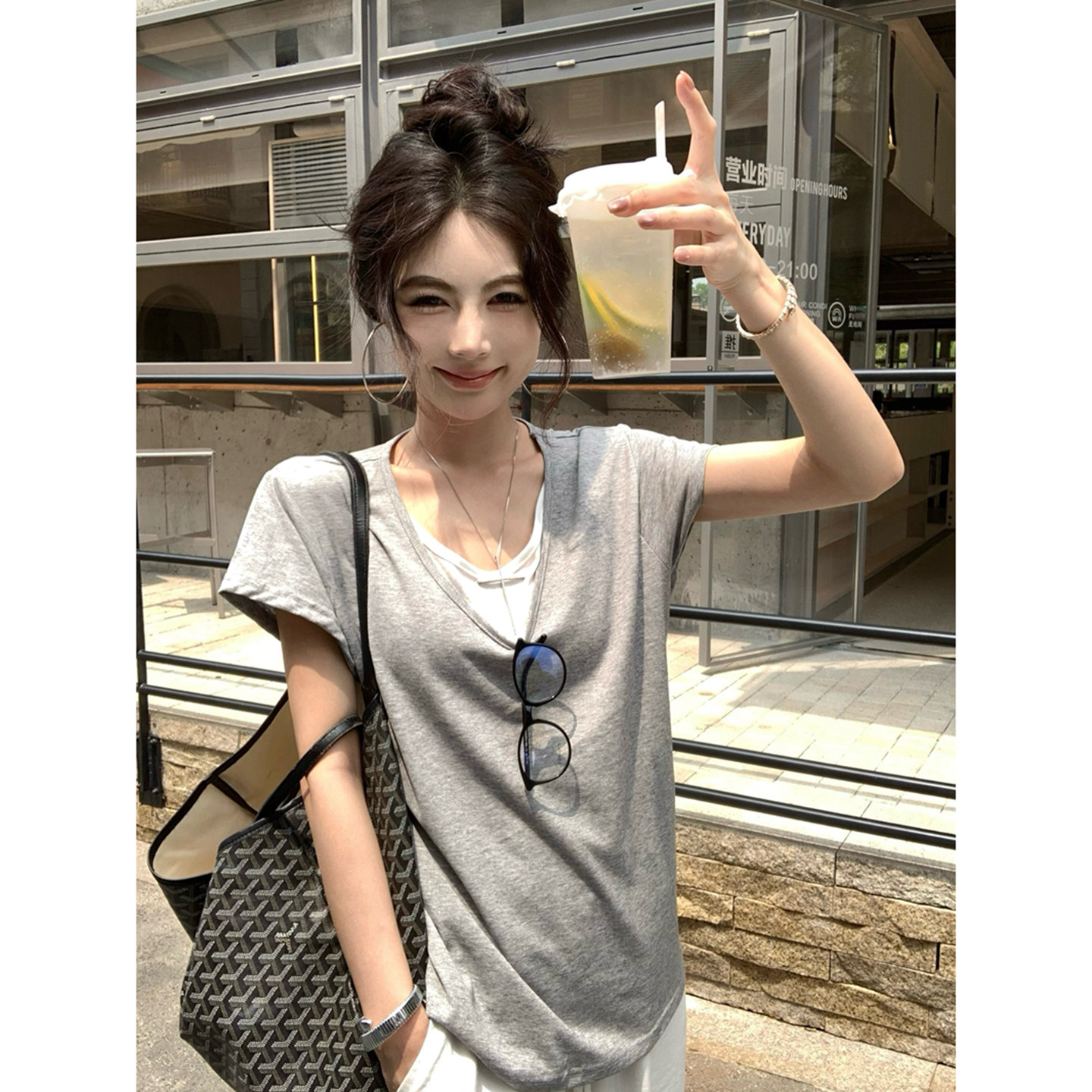 假两件V领短袖T恤女2026