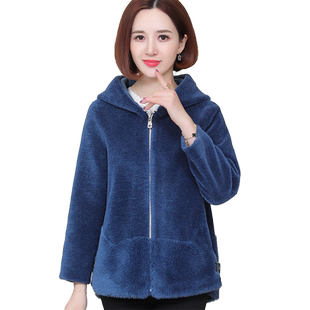羊剪绒大衣女新款2026冬短款带帽OL气质时尚羊羔毛毛颗粒皮草外套