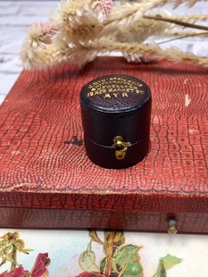 SOLD精灵西洋古董收藏 Antique古董真皮圆形戒指盒 珠宝拍摄 道具