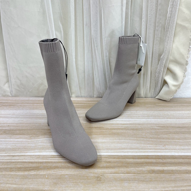 新款气质舒适百搭日常外穿靴子