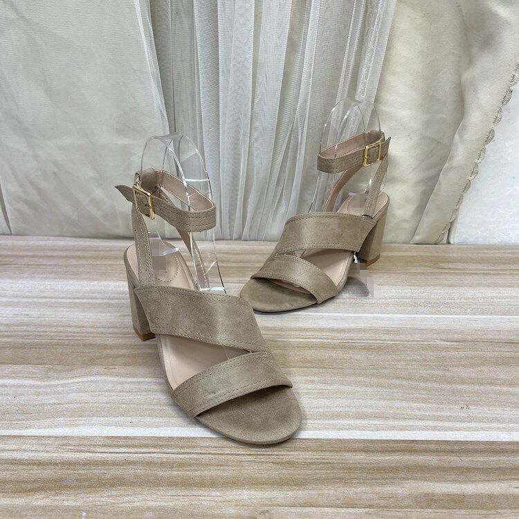 Lady Shoes外贸原单女鞋新款时尚通勤圆头纯色粗跟一字扣时装凉鞋