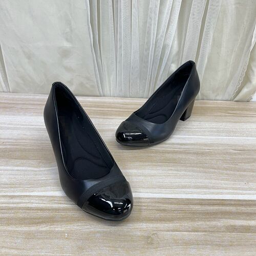 单鞋简约时尚气质百搭一脚蹬皮鞋