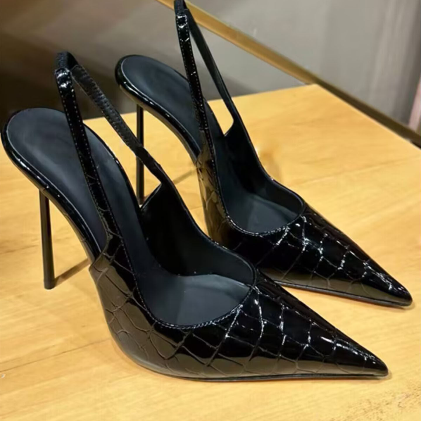 黑色尖头高跟鞋2026春夏新款法式性感后空细跟尖头浅口单鞋女凉鞋