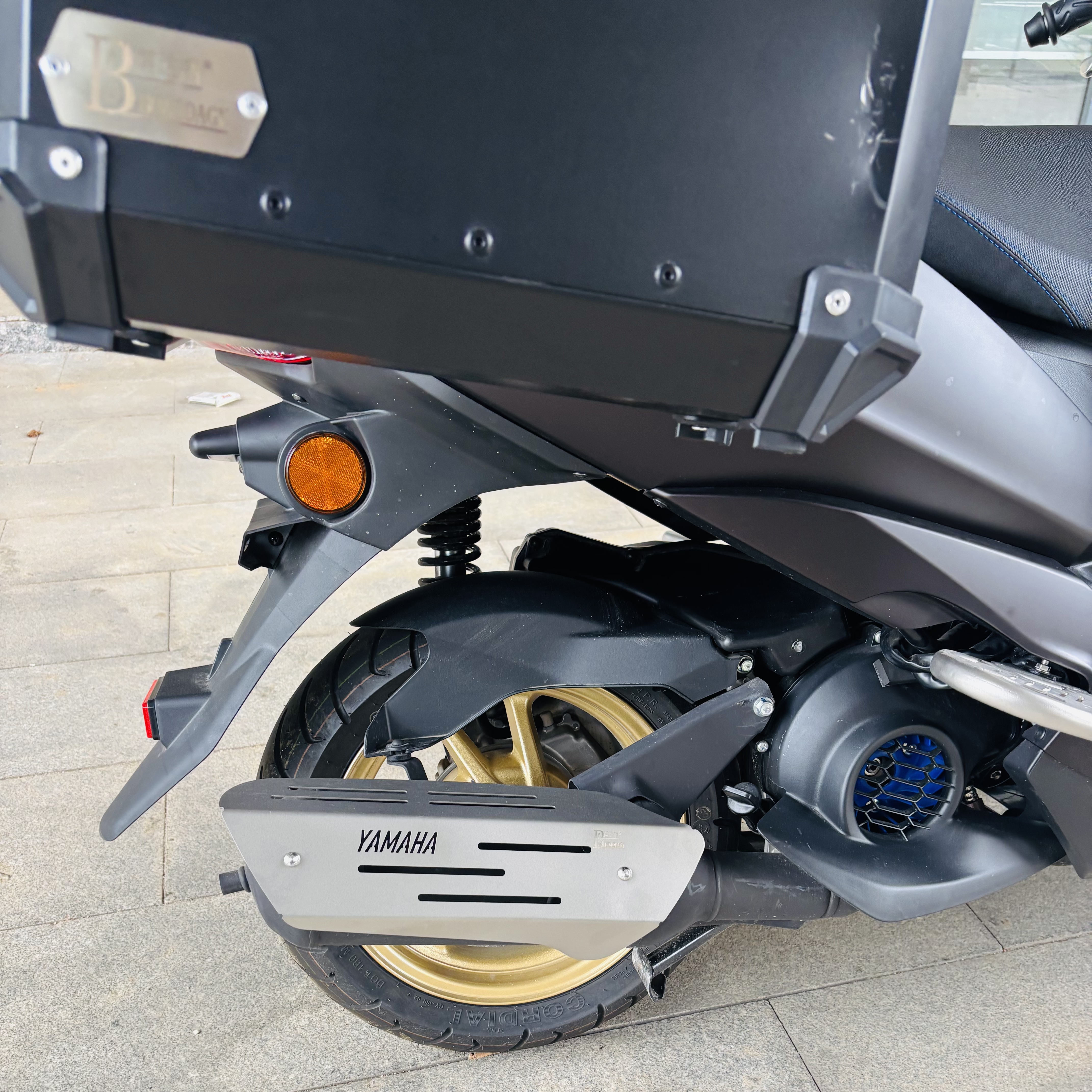 雅马哈兴鹰125排气管杠