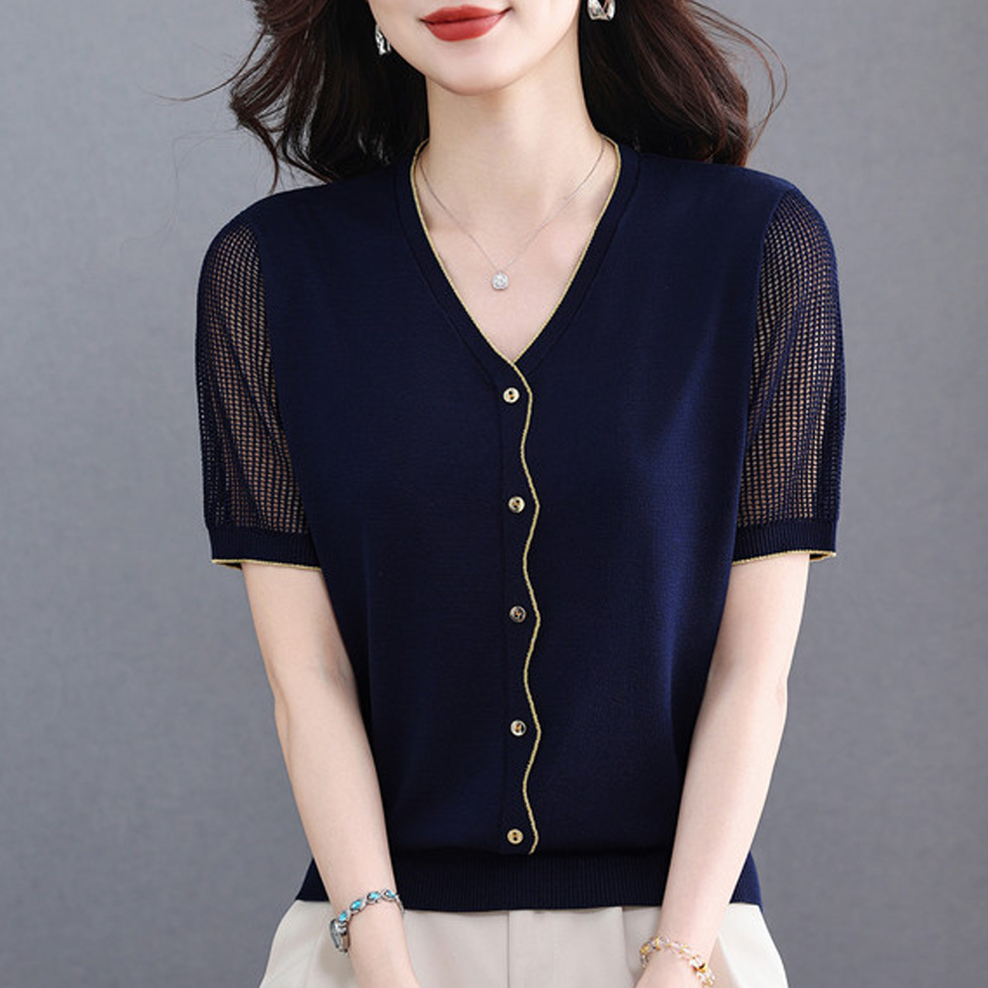 声雨竹2026新款夏季桑蚕丝短袖衬衫女高级真丝镂空V领纽扣T恤上衣