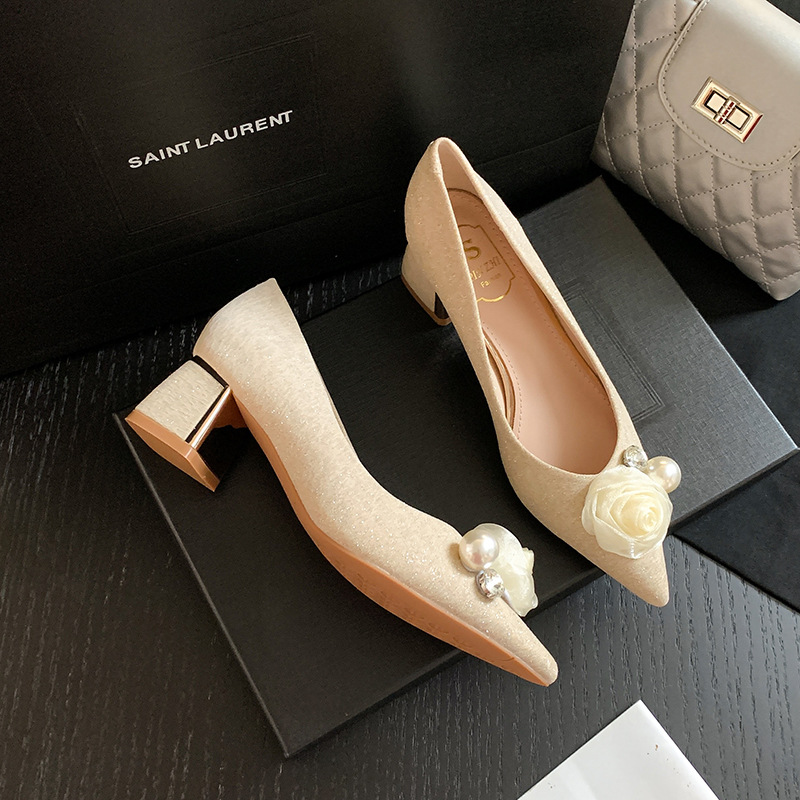 粗跟尖头婚鞋女2025新款法式真皮主婚纱新娘鞋两穿伴娘鞋浅口单鞋