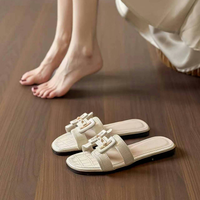 网红H拖鞋女2026新款夏季平底鳄鱼纹外穿一字拖小众气质粗跟凉鞋