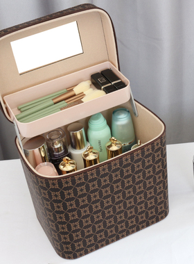 大牌化妆包女便携式大容量2023新款超火ins高级感化妆品收纳盒箱