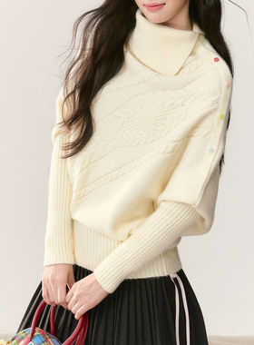 NTOT米白色绞花宽松上衣收口下摆不对称翻领彩扣斗篷羊毛毛衣
