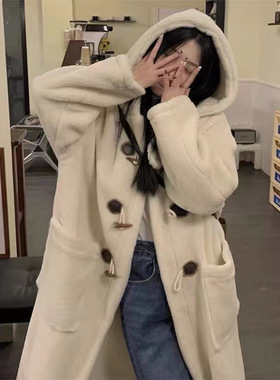 NTOT长款牛角扣羊羔毛外套女2023秋冬季羊羔绒学院风保暖连帽大衣