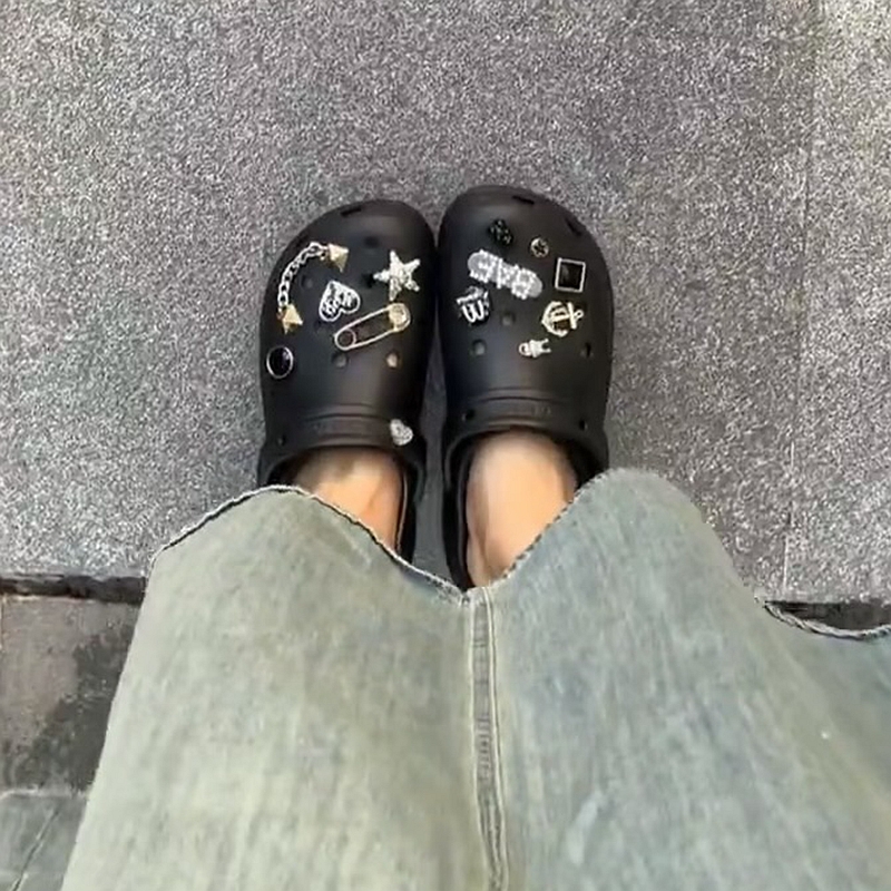 crocs锥形铆钉尖头朋克洞洞鞋