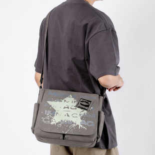 休闲单肩包复古书包帆布包横款 男包斜挎包潮流邮差包 新款 KVKY男士