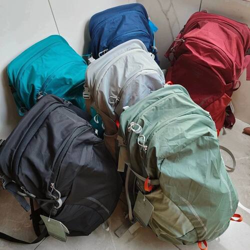 户外背包轻量化双肩徒步旅行登山包18L双肩包大容量26L女骇客