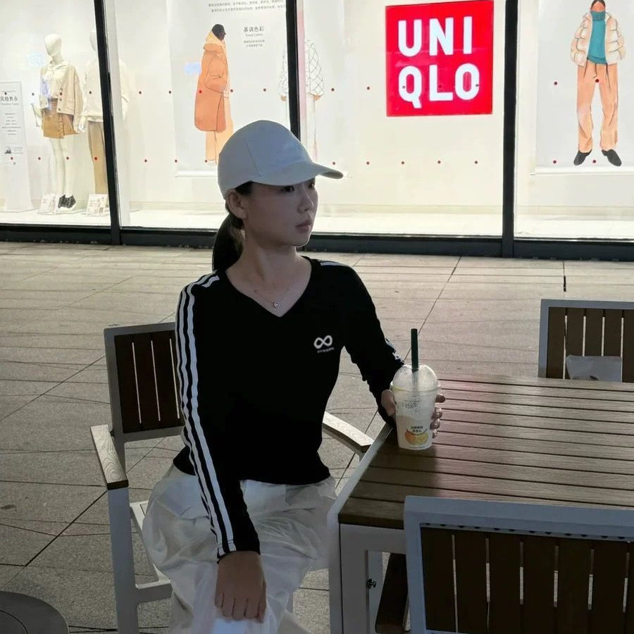 白色条纹V领长袖t恤女春秋季2025修身内搭打底衫紧身上衣印花ins