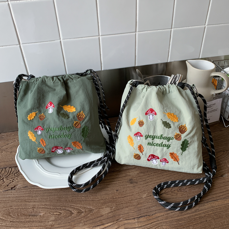 2025新款可爱刺绣斜挎包慵懒风手机包女单肩包水桶包小包包休闲包