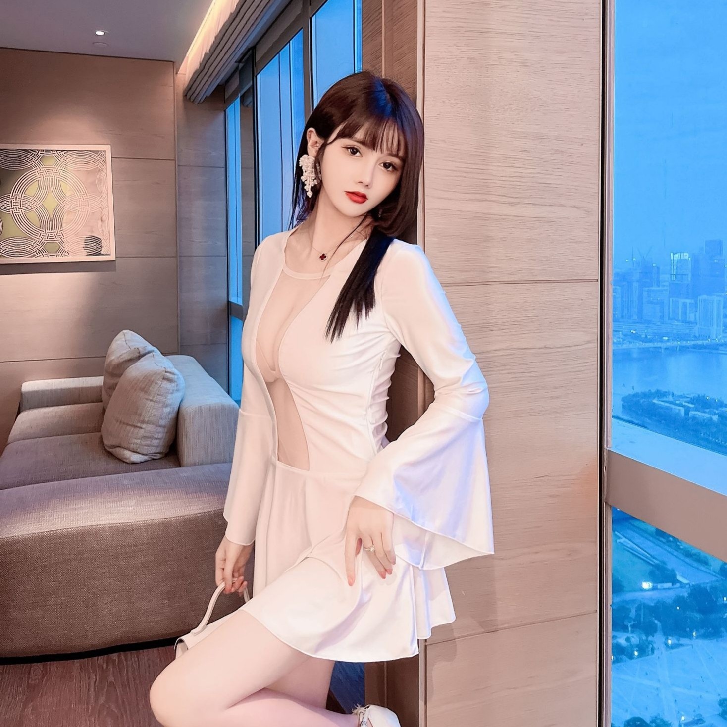 夜店装欧美风性感名媛名宴会显瘦开叉网纱拼接露胸衣裙深V蹦迪裙