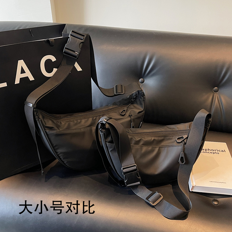 轻便斜挎包女2024新款高级感四季通用休闲包百搭洋气慵懒风旅行包